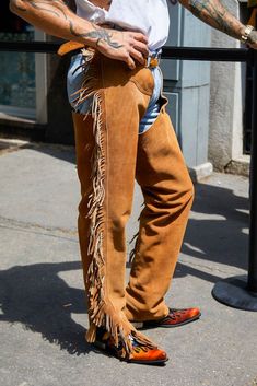 Cowboy Fashion For Men, Cowboy Men Outfit, Country Outfits Men, Mens Inspo, Milan Fashion Week Men, Cowboy Fashion, Paris Fashion Week Men, Denim Street Style, Nyc Fashion Week