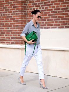 7+Looks+That+Have+Us+Crushing+On+Green+Bags+via+@WhoWhatWear Clutch Outfit, Neon Prom Dresses, Xavier Rudd, Green Bags, Wearing Color