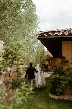 Villa Parker wedding portraits of a bride and groom in the back courtyard, a secret hidden area of the venue! Kate and Ruben had their wedding at the beautiful Italian mediterranean styled Villa Parker just south of Denver, Colorado. This venue is on my list of Best Denver Wedding Venues! Denver Outdoor Wedding Venues, Denver Botanical Gardens Wedding, Indoor Colorado Wedding Venues