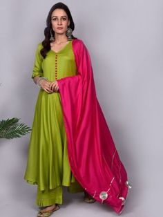 women's outfit Parrot Green Kurti Combination, Parrot Colour Combination Suits, Parrot Green Suit, Green Suit Women, Green Anarkali Suits, Plain Kurti Designs, Plain Kurti, Anarkali Frock