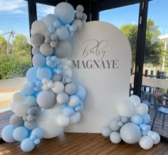 balloons are arranged in the shape of an arch for a wedding reception at magnave