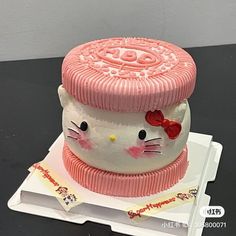 Cute Meals, Hello Kitty Birthday Cake, Kitty Cake, Kawaii Cooking, Pretty Dessert, Creative Birthday Cakes, Hello Kitty Cake, Cute Snacks, Simple Birthday Cake