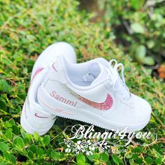 "P A C K A G E ◾ C O N T E N T S ♥ 1 PAIR NIKE AIR FORCE 1 '07 SHOES BLINGED WITH SWAROVSKI® CRYSTAL ♥ CHOICE OF FINISH: 2 SWOOSHES, 4 SWOOSHES, BACK SWOOSHES, NAME, DATE OR OTHER PARTS ♥ CHOICE OF SIZE: YOU MIGHT RECEIVE \"BIG KIDS\" (BK) VERSION/SIZE, OR \"MEN\" (M)VERSION/SIZE, WHICH EQUIVALENT TO WOMEN VERSION/SIZE ♥ LISTED ITEM WAS MADE WITH OMBRE PINKS SWAROVSKI® CRYSTAL DETAIL DESCRIPTION AS BELOW ♥ FINISH: (1) 2 OUTER NIKE SWOOSH LOGO (2) INNER + OUTER ALL 4 NIKE SWOOSH LOGO (3) 2 OUTER Air Force 1 All White, Dancing Shoes Wedding, Bling Nike Shoes, Custom Wedding Shoes, All White Sneakers, Af1 Shoes, Womens Costume, Nike Air Force One, Custom Nike Shoes