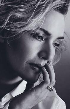 1920 Photoshoot, Annie Leibovitz Portrait Women, Older Female Portrait Photography, Dramatic Female Portrait Photography, Old Lady Portrait, Woman Portrait Black White, Cate Blanchett Portrait, Business Portraits Woman, Woman Portrait Blackandwhite