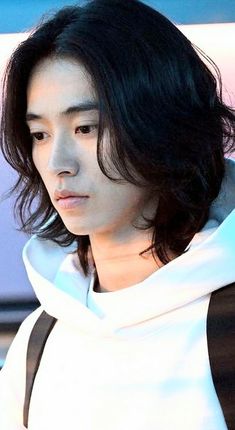 Shoulder Length Hair Man, Men's Long Hairstyles Straight, Asian Guys With Long Hair, Shoulder Length Hair Men, Shoulder Length Black Hair, Long Messy Hair, Boy Haircuts Long, Black Wavy Hair