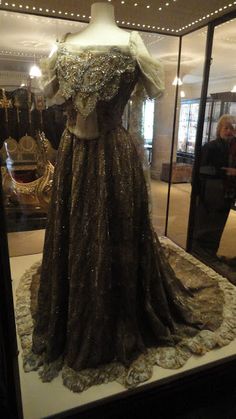 House of Worth, The Peacock Dress. The British Seppanens: Kedleston Hall Cathy Hay, Kedleston Hall, Photo Dress, Home Vacation, Peacock Dress, Period Dress, History Fashion