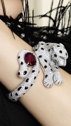 Panther Jewelry, Tiger Jewelry, The Roaring 20s, Diamond Bangles, Sweet Jewelry, Fancy Jewellery Designs, The Met Gala, Diamond Jewel