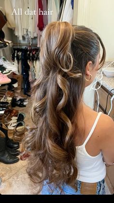 Half Up Ball Hairstyles, Curled Hairstyles For Hoco, Hairstyles For Layered Hair Updo, Messy Blowout, Perfect Blonde Hair, Hair Inspiration Long, Hoco Hairstyles, Messy Buns, Birthday Hair