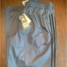 Adidas Men’s Size L Grey And Black Stripe Pants Nwt Adidas Jogging Pants, Burgundy Joggers, Mens Athletic Pants, Tapered Sweatpants, Soccer Pants, Adidas Sweats, Pants Adidas, Baggy Streetwear, Adidas Three Stripes