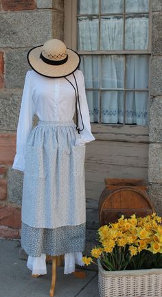 1880s Fashion Poor, 1800s Fashion Poor, Trek Clothing, Pioneer Costume, Trek Ideas, 1800s Clothing, Pioneer Clothing, Pioneer Trek, Pioneer Dress