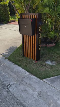 LinearLuxe Mailbox - Bronze Edition – Custom Mailboxes by Dream Landscapers Iron Mailbox Ideas, Beautiful Mailbox, Vertical Slats, Diy Mailbox, Unique Mailboxes, Mailbox Ideas, Mailbox Accessories, Custom Mailboxes, Modern Mailbox