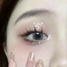 Eyeliner Glitter, Douyin Makeup, Soft Makeup Looks, Cute Eye Makeup, Doll Eye Makeup, Ethereal Makeup, Asian Eye Makeup, Soft Makeup, Eye Makeup Art