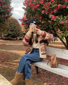 Thanksgiving Fits, Outfit With Uggs, Uggs Outfits, Trendy Overalls, Chic Style Inspiration, Classic Thanksgiving, Thanksgiving Outfit Ideas, Thanksgiving Outfit Women, Cute Thanksgiving Outfits