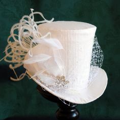 Bridal Mini Top Hat,victorian Mini Hat With Veil,white Cocktail Hat,alice in Wonderland,white Fascinator,gothic Mini Top Hat-made to Order - Etsy White Top Hat, Bridal Mini, Ivory Fascinator, Hat With Veil, White Fascinator, White Veil, White Cocktails, White Victorian, Mad Hatter Hats