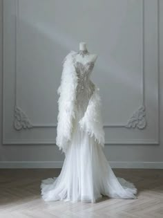 Détails de l'article :

 Numéro de produit : C3519

 Tissu: Tulle

 Silhouette : Sirène

 Manches : Sans manches

 Style du dos : à lacets Wedding Dress With Feathers, Dress With Feathers, 파티 드레스, Pretty Wedding Dresses, Wedding Ideas Dresses, White Wedding Dress, Dream Wedding Ideas Dresses, Prom Dress Inspiration, White Tulle