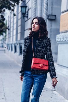 The+VivaLuxury+|+Favorite+Fall+Toppers+Via+Goodnight+Macaroon Chanel Jacket Outfit, Tweed Jacket Outfit, Black Tweed Jacket, Chanel Style Jacket, Jacket Outfit Women, Mode Tips, Red Purse, Black Tweed, 가을 패션