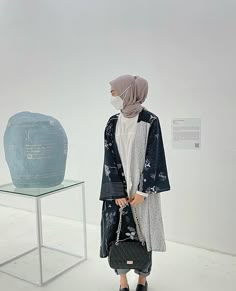 Tenun Fashion Hijab, Ootd Museum, Model Baju Hijab, Eid Outfits Ideas, Outer Batik, Kondangan Outfit, Kebaya Modern Dress, Museum Outfit, Batik Clothing