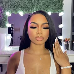 Natural Glam Makeup Senior Pictures, Light Skin Natural Makeup, Natural Makeup For Black Women Light Skin, Soft Glam Light Skin, Soft Beat Makeup Light Skin, Light Birthday Makeup, Light Makeup Black Women, Soft Glam Makeup Black Women Light Skin, Pretty Natural Makeup Looks