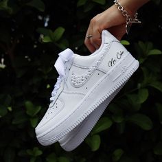 Make Your Day Extra Special With These Beautiful And Unique Custom Bridal Sneakers. Please Visit: Solecraftstudio.Com For A Better Customization Experience, And Better Prices. Why Settle For Ordinary When You Can Have Extraordinary? Elevate Your Wedding Attire With Personalized Sneakers That Not Only Look Fabulous But Feel Incredible Too. Brand New 100% Authentic Nike Air Force 1 With Box! Rhinestones/Pearls Swoosh Bridal Custom Made-To-Order Sneaker. Satin Or Tulle Laces! Style: 4 Swooshes + La Sneakers For Bride, Wedding Sneakers For Bride, Bride Personalized, Bridal Sneakers, Wedding Sneakers, Colorful Sneakers, Personalized Shoes, Baskets Nike, Pearl And Lace