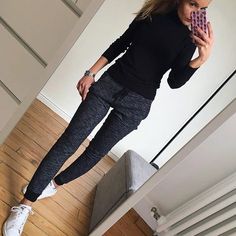 Comfy Sunday ✔️ Je vous souhaite un bon dimanche #ootd#dailylook#comfylook#sundaylook#comfystyle#joggingpants#instalook#fashionstyle#wiwt#picoftheday pull#uniqlo jogging#bershka baskets#adidas#stansmith Fashion Travel Outfit, Pinterest Outfits, Looks Chic, Professional Outfits, Daily Look, Work Casual, Uniqlo