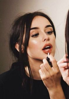 Trucco Glam, Dark Brows, Bold Lipstick, Natural Glam, Makeup Hacks, Image Skincare, Smokey Eyes, Nude Lip