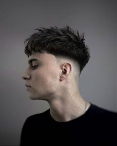 The best hairstyles with shaved sides 16 ideas for a fashionable and flamboyant look - mens-club.online Low Taper Haircut, Men Fade Haircut Short, Short Hair For Boys, Textured Fringe, Faux Hawk Hairstyles, Mens Haircuts Short Hair, Crop Haircut, Men Haircut Curly Hair, Textured Haircut