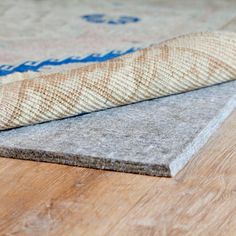 a close up of a rug on the floor with it's edge cut off