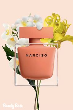 NARCISO Eau de Parfum Ambrée is a luminous fragrance that reveals the vibrant warmth of sun-kissed skin. In it, Narciso Rodriguez’s signature heart of musc is surrounded by an accord of frangipani, ylang-ylang, amber and cedar to create a magnetic fragrance. The new NARICSO Eau de Parfum Ambrée reveals the sensuality of a radiant and confident woman. Narciso Rodriguez Perfume, Christmas Fragrance, Perfume Floral, White Jasmine, Luxury Cosmetics, Art Of Seduction, Bulgarian Rose, American Crew