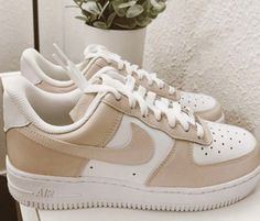 Wallpaper Nike, All Nike Shoes, Custom Air Force 1, Nike Air Shoes, Cute Nike Shoes