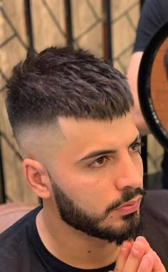 Short Hair Styles Mens New Looks, Buzz Haircut Men With Beard, Short Crop Haircut Men, Very Short Hair Men Fade, Shot Hair Hairstyle, Simple Haircut For Men, Short Mens Haircut Simple, Buzz Haircut Men, Diamond Haircut