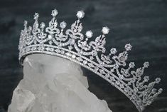 Queen Victoria Crown, Winter Kingdom, Princess Madeleine, Beautiful Accessories, Diamond Crown, Gown Photos, Bridal Show