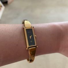 Gucci Watch Vintage, Vintage Watch Bracelet, Dainty Vintage Watch, Gucci Vintage Watch, Elegant Watches Women Classy, Vintage Watch Aesthetic, Vintage Watches Antique, Gucci Gold Watch