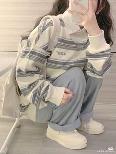 Cute Clothes Aesthetic Vintage, Asian Cute Outfits, Cute Outfits Asian Style, Full Coverage Outfit Ideas, Cute Tops Modest, Cute Softie Outfits, Black Outfits Cute, Unisex Clothes Outfits, Freezing Winter Outfits