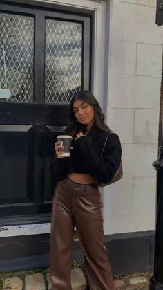 Workwear Street Style, Leather Jeans Outfit, Leather Pants Outfit Winter, How To Style Leather Pants