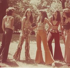 70s Vibe Outfits, Late 70s Aesthetic, Real 70s Fashion, 60s Hippie Aesthetic, Dazed And Confused Outfits, 70s Party Aesthetic, Black 70s Aesthetic, 70s Teenage Fashion, 70 Style Outfits