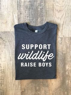 Calling all moms! We know you love your littles, now it's time to show off your mama status with these cute graphic tees! Raising Boys, Cute Graphic Tees, Mom Life Shirt, Mommy Life, Boy Mom, Mom Style, Look Chic