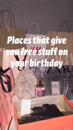 there are many bags that have been placed on top of each other with the words, places that give you free stuff on your birthday