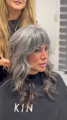 Vero Sainz Peluquería on Instagram: "Shaggy Look para @alicia_madoka 💫 hair: @sainz_vero_ #shag #shaggy #shaghair #wolfcut #kincosmetics #shaggyhaircut #shaghaircut #curtainbangs #bangs #cabelloshag #hair #hairtrends #silverhair #silverhairdontcare #hairtrends2022" Grey Shaggy Hair, Shaggy Gray Hairstyles, Long Shag Gray Hair, Long Shag Haircut Grey Hair, Grey Shag Haircut, Grey Shag Hairstyles, White Streak In Hair, Gray Shag, Corte Shaggy