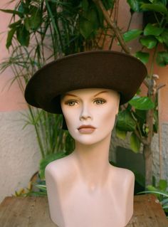 This is a lovely ladies' smart Brown felt hat. It is made in Italy.  The hat is in excellent condition, given the age.  The internal measures are: 18.5 cm. x 18.5 cm. The external measures are: 30 cm. 11 cm tall. Vintage style and refinement! This sweet, soft hat is finished with a brown satin ribbon. International customers: I ship with international registered tracked mail. If you plan to order more than one item, please message me before placing an order, and I can adjust the shipping to refl Retro Cloche Felt Hat For Winter, Retro Winter Cloche Felt Hat, Retro Wide Brim Cloche Hat For Winter, Retro Curved Brim Felt Hat For Winter, Wide Brim Wool Mini Hats, Wool Cloche Hat For Evening, Vintage Wide Brim Felt Hat For Evening, Wool Vintage Brimmed Cloche Hat, Vintage Wool Brimmed Cloche Hat