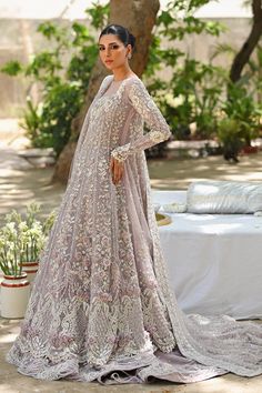 Eka Tissue Dresses, Yahya Khan, Lilac Lehenga, Valima Bride, Tulle Veil, Tulle Veils, Beautiful Pakistani Dresses, Dress Inspo, 3d Flowers