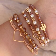 Diy Jewellery Designs, Jewelry Making Classes, Diy Bracelets Easy, Diy Bracelet Designs, Diy Bracelets Patterns, Bracelet Display, Beads Bracelet Design, Simple Bracelets, Beaded Bracelets Diy