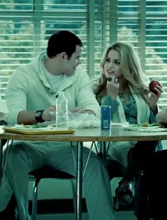 Rosalie and Emmett Alison Teen Wolf, Rosalie And Emmett, Twilight Rosalie, Rosalie Twilight, Rosalie Hale, Twilight Photos, The Twilight Saga, Twilight Saga, Party Looks