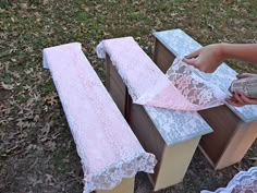 lace and spray paint. love this! Dresser Refinish, Hantverk Diy, Lace Painting, Recycled Furniture, Redo Furniture, Crafty Craft, Diy Projects To Try, Shibori, Furniture Makeover