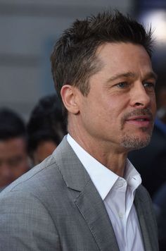 Old School Hairstyles, Top Hollywood Actors, Maclaren Cars, Men Haircut Undercut, Brad Pitt Hair, Crew Cut Haircut, Bradley Pitt, Medium Length Wavy Hair, Andrea Pirlo