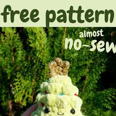 there is a small stuffed animal with a crown on it's head and the words free pattern almost no sew