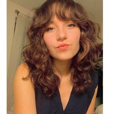 Wavy Hair Bangs Short, Wavy Hairstyles Bangs, Wavy Shag Haircut Medium, Temp Haircut, Wavy Fringe, Shaggy Wavy Hair, Short Wavy Shag, Long Bob Wavy Hair, Wavy Shag