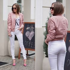 Rose Jacket Outfit, Bershka Boots, Pink Biker Jacket, Biker Jacket Outfit, Outfits Leggins, Poncho Outfit, Leather Leggings Outfit, Office Casual Outfit, Outfit Mujer