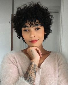 Short Curly Hair With Bangs Square Face, Short Curly Hair For Oval Face, Short Curly Layered Bob, Very Short Curly Hair, Curling Hairstyles, Curly Hair Pixie, Bob Haircut Ideas