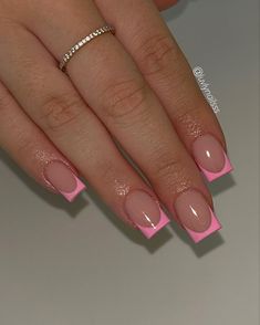 Mom Nails Short Square, Short Simple Holiday Nails, Short Acrylic Nails Heart, Short Nude Pink Nails, French Tip Acrylic Nails Short, Basic Nail Ideas, Acrylic Nails Short Square, Holiday Nail Inspo, Preppy Nails