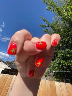 Natural Nail Gel Manicure Designs, Fruits On Nails, Neon Red Nails Art Designs, Pickle Nail Art, Really Simple Nails, Different Color Hands Nails, Colors For Nails, Natural Nails Gel, Kiwi Nails